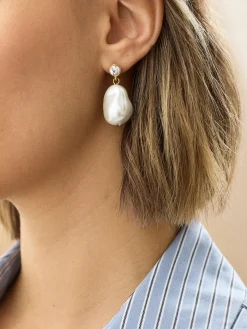 Elizabeth Earrings - White