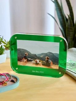 Picture Perfect Horizontal Acrylic Frame - Rectangle