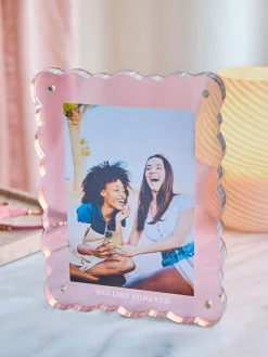 Picture Perfect Vertical Acrylic Frame - Scalloped Shape