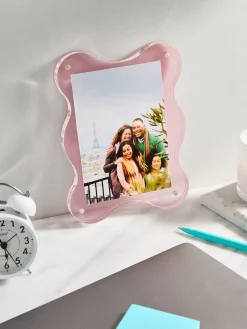 Picture Perfect Vertical Acrylic Frame - Retro Wavy Shape