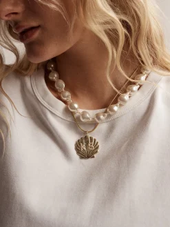 Seashell Custom Initial Necklace - Gold/Pavé