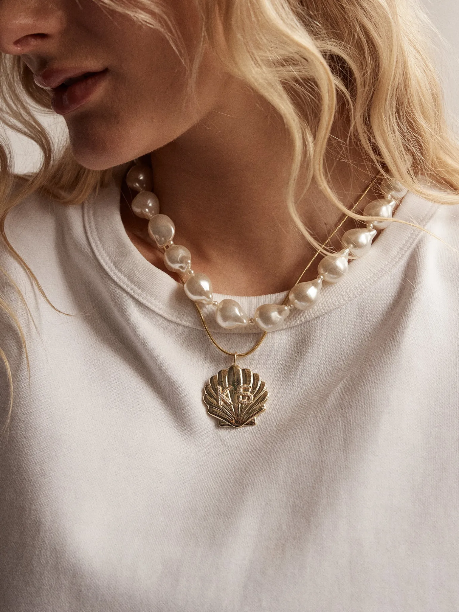 Seashell Custom Initial Necklace - Gold/Pavé